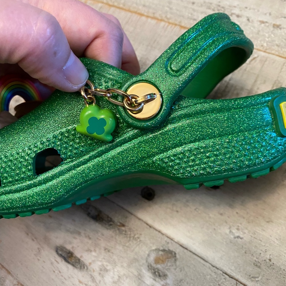 CROCS “Lucky Charms” Kids Unisex Clogs Size 11 Green Glitter Charms Like New - Picture 2 of 15
